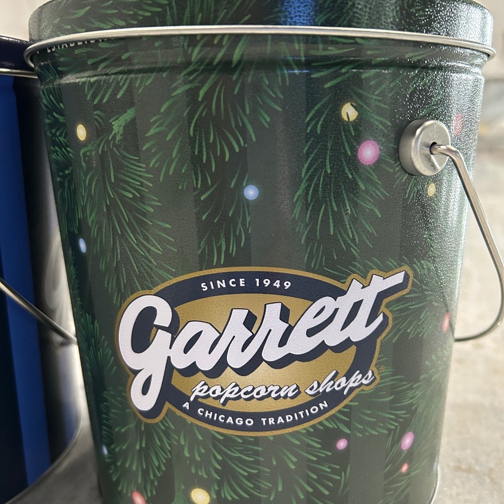 Set of Garrett Popcorn Tins - Picture 5 of 7